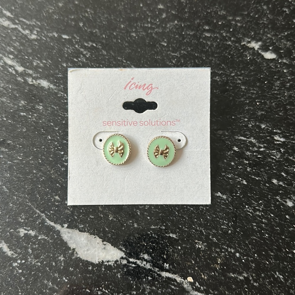 Icing bow earrings